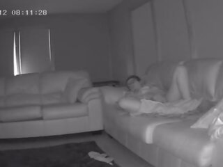 Lánytestvér -ban törvény elcsípett maszturálás tovább én kanapé housesitting rejtett kamera