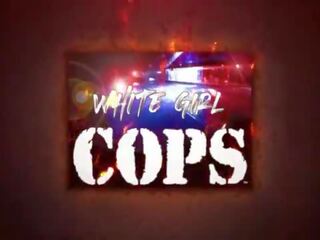 Pieprzyć the policja - karzeł blondynka białe laska cops raid lokalny stash dom i seize custody z duży czarne ukłucie na pieprzenie