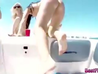 Hardcore špinavé video akcie na a jachta s títo bohaté kids