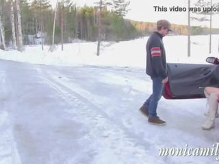 Monicamilf s 汽车 breakdown 在 该 挪威 冬季