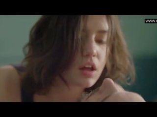 Adele exarchopoulos - top-less sexo película escenas - eperdument (2016)
