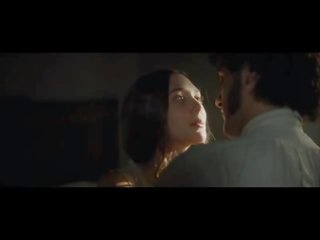 Elizabeth olsen filmas daži bumbulīši uz sekss video ainas
