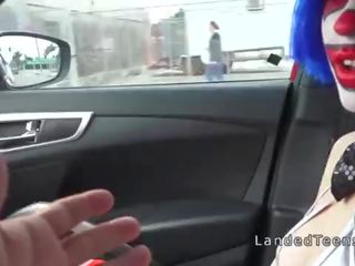 Clown teenager saugt stechen draußen pov