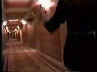 أمن guard الملاعين عاهرة في الفندق hallway